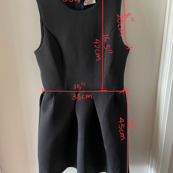 Black Dress - Picture 5 of 5